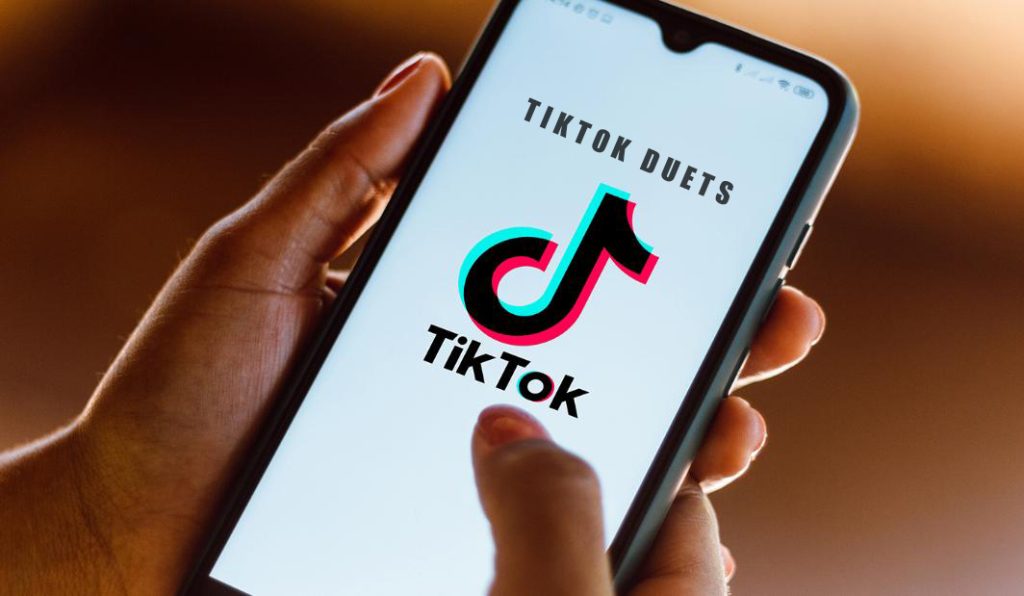 Using Purchased Followers to Establish a Strong Online Community on TikTok